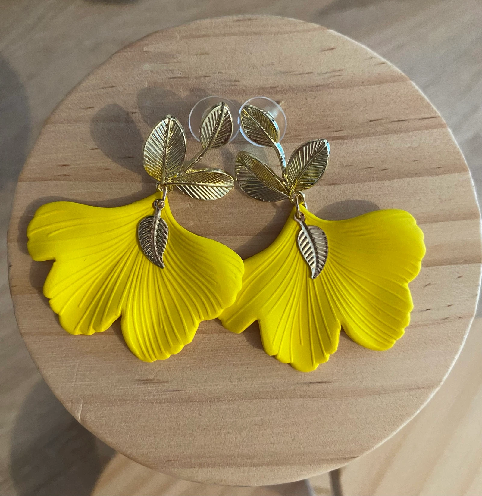 Brincos de folha de gingko amarela – photo 5